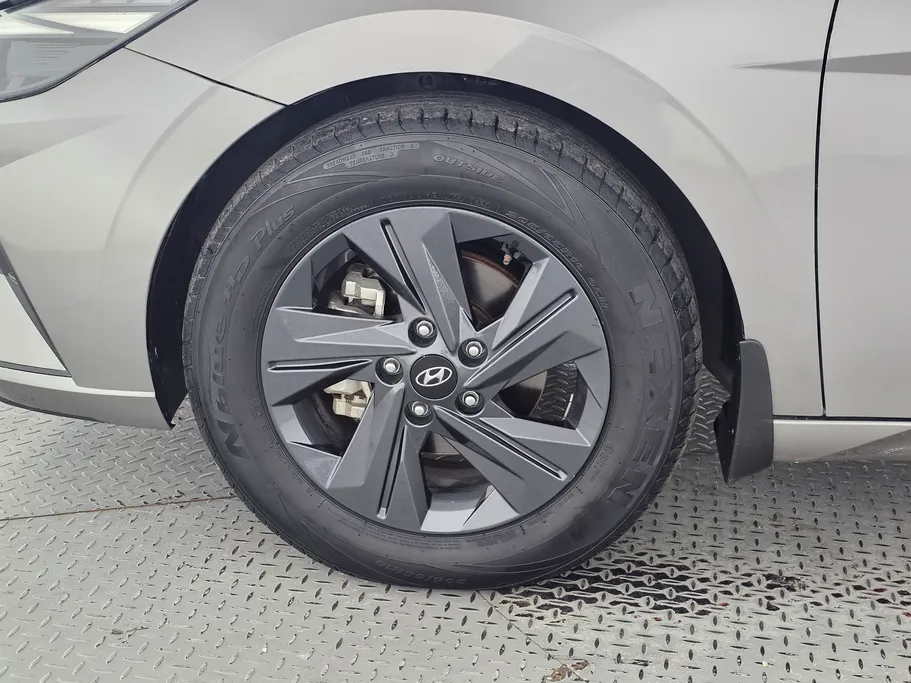 2023 Hyundai Elantra Smart 