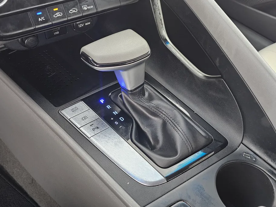 2023 Hyundai Elantra Smart 