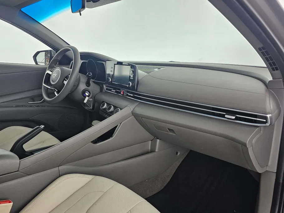 2023 Hyundai Elantra Smart 