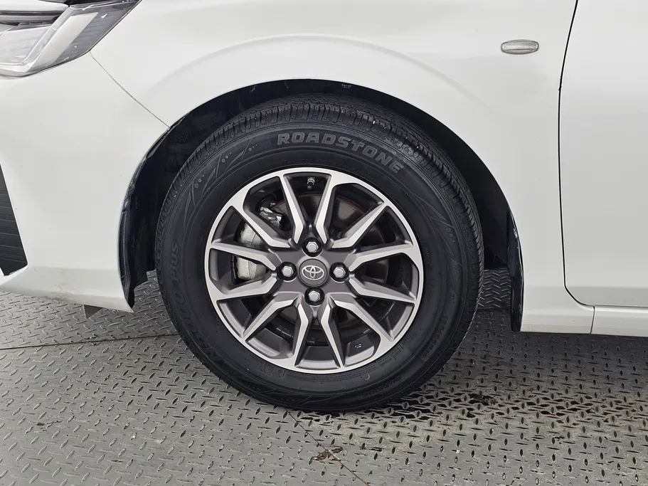 2023 Toyota Yaris  Y 