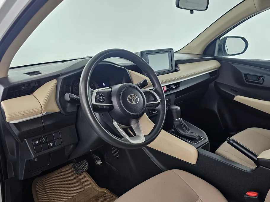 2023 Toyota Yaris  Y 