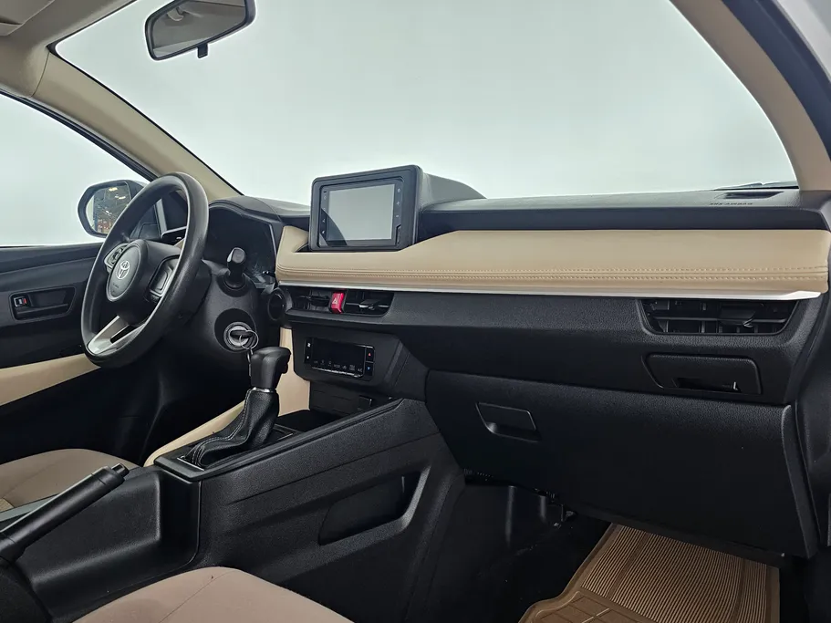 2023 Toyota Yaris  Y 