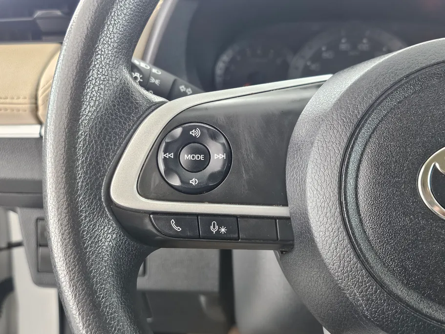 2023 Toyota Yaris  Y 