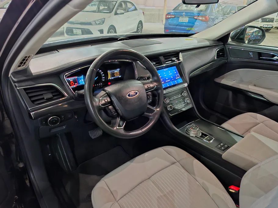 2021 Ford Taurus Ambiente 