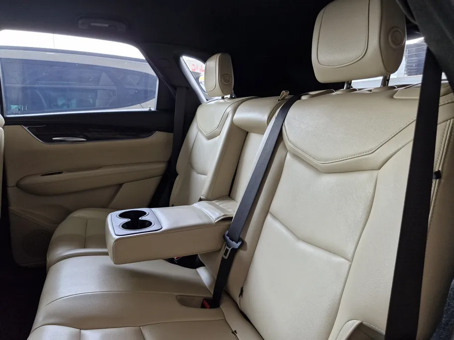 كاديلاك اكس تي 5 Platinum 2019 