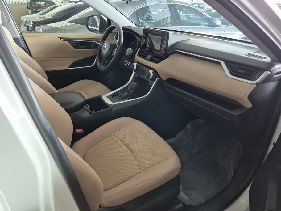 2022 Toyota RAV4 LE 