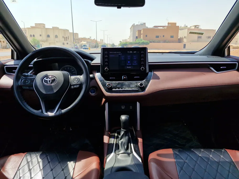 تويوتا كورولا كروس XLE HEV 2023 