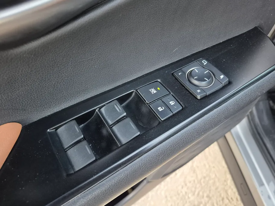 لكزس UX 200 2019 