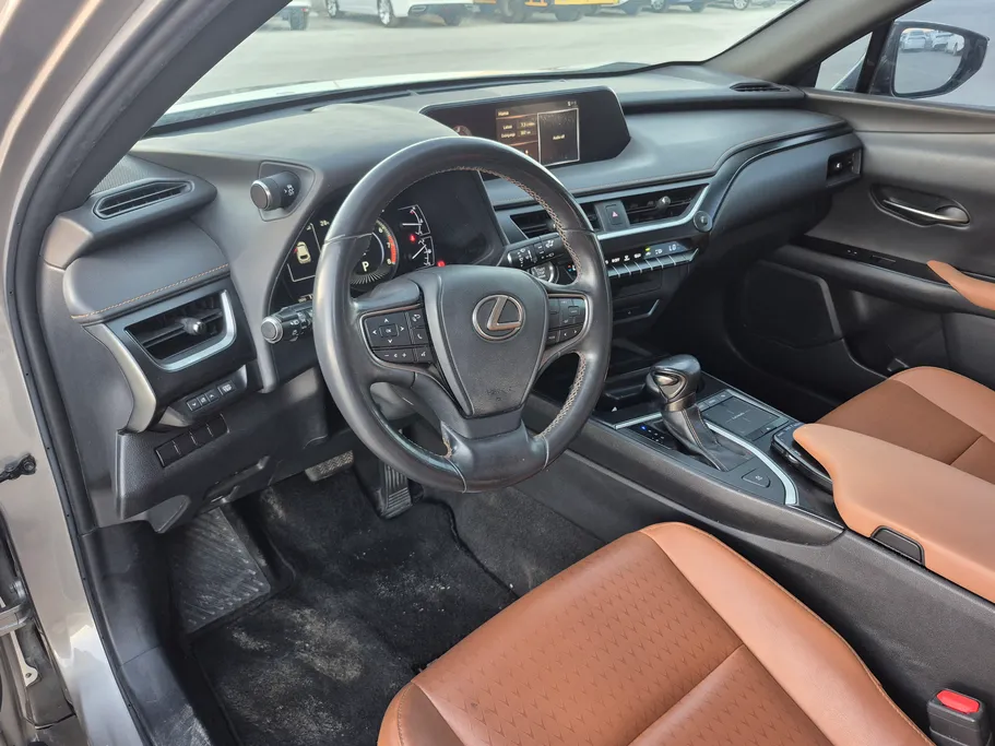 لكزس UX 200 2019 