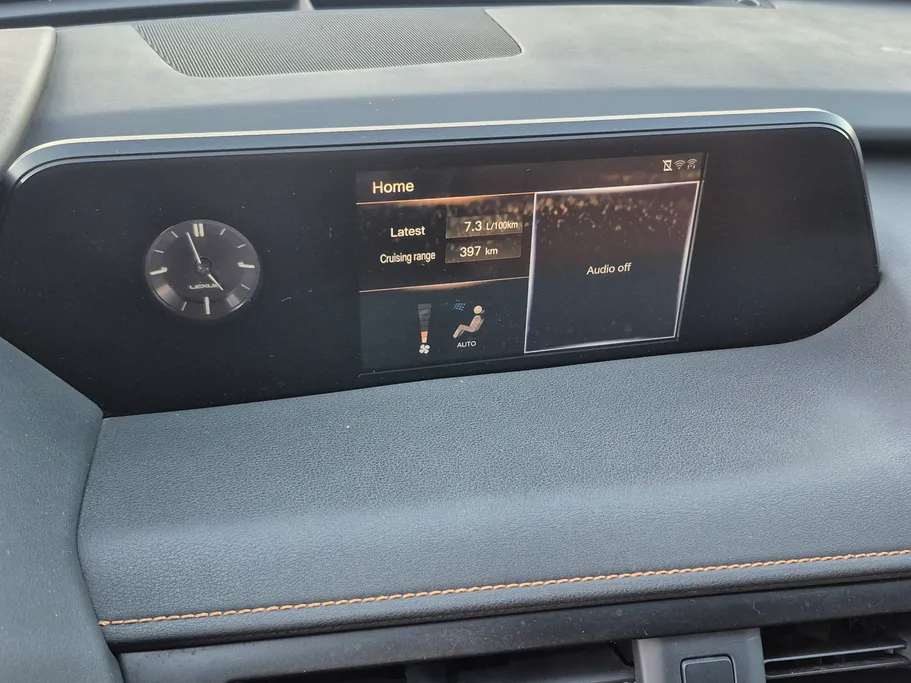 لكزس UX 200 2019 