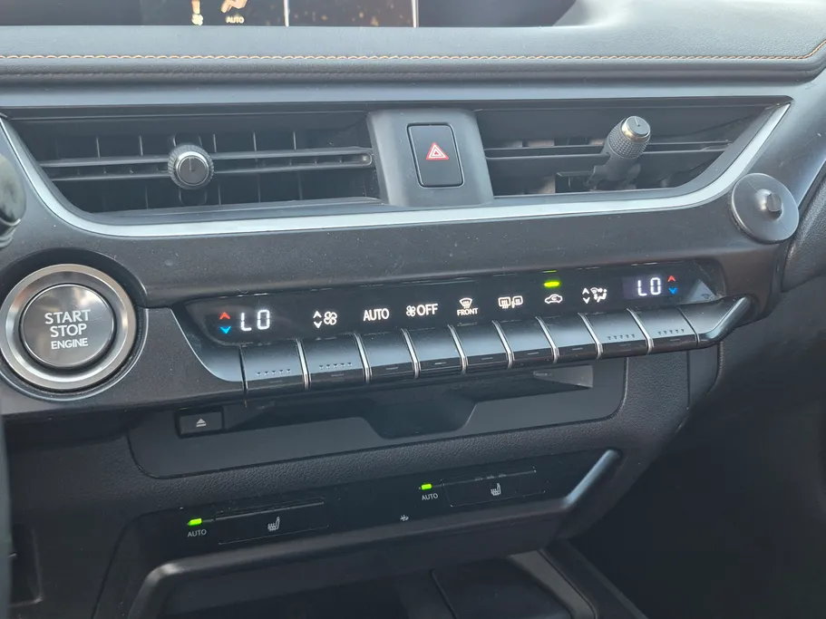 لكزس UX 200 2019 