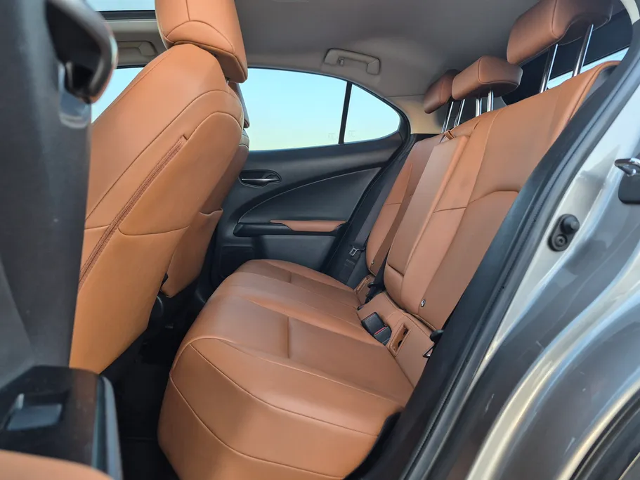 لكزس UX 200 2019 