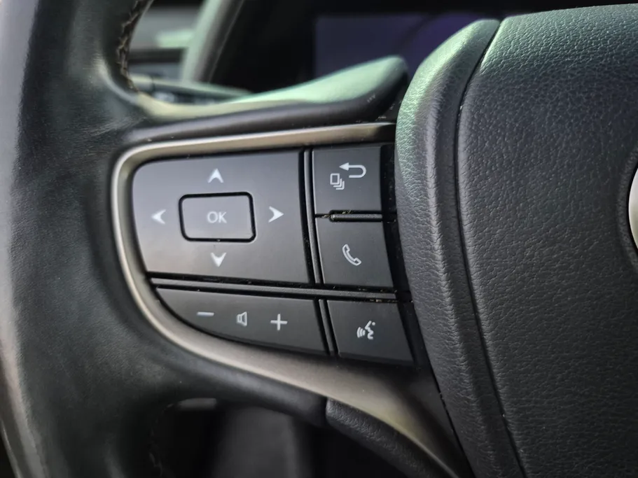 لكزس UX 200 2019 