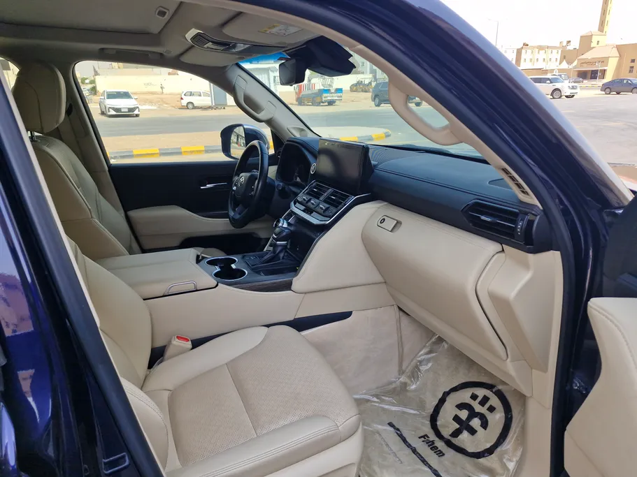 تويوتا لاندكروزر VXR 2022 
