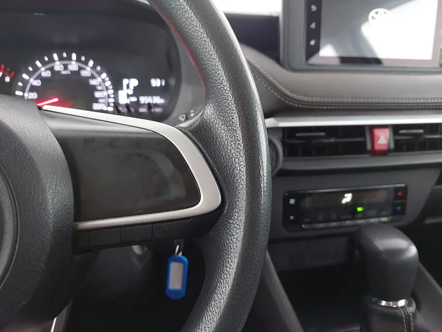 2023 Toyota Yaris  Y 