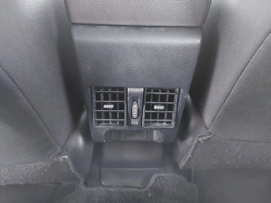 2023 Toyota Yaris  Y 