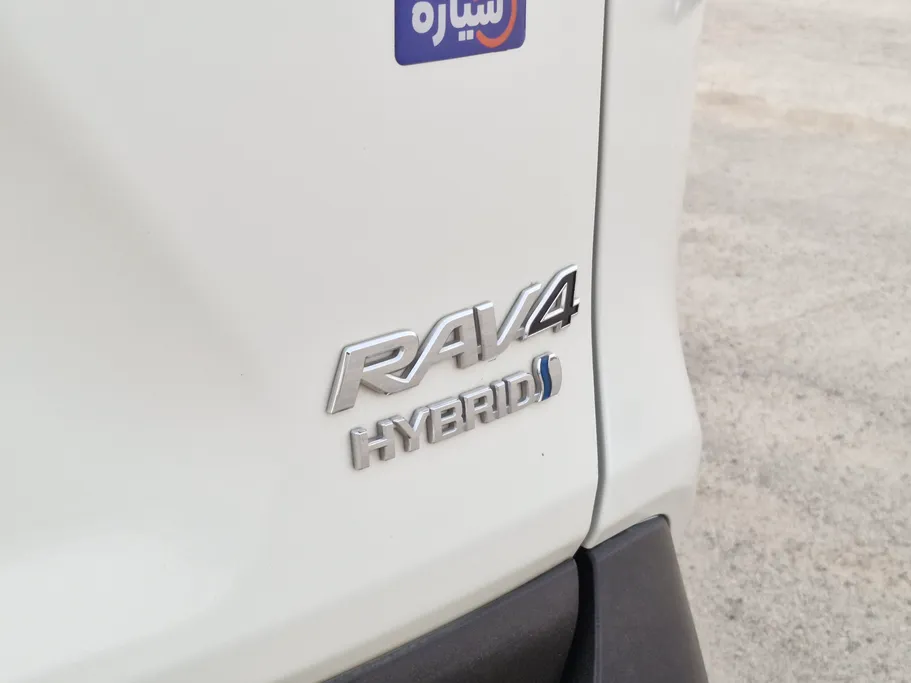 تويوتا راف فور LE HEV 2022 