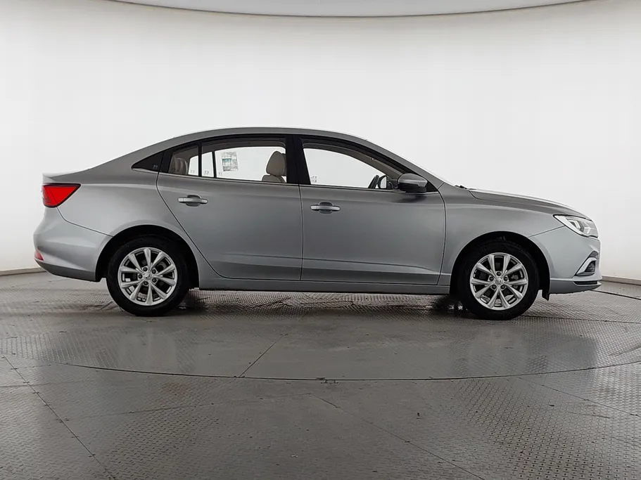 2023 MG 5 COM 