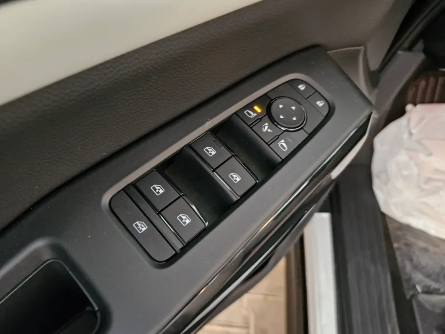2023 Nissan Pathfinder S 