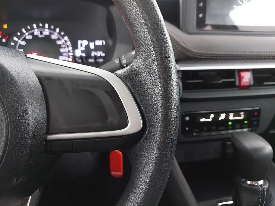 2023 Toyota Yaris  Y 