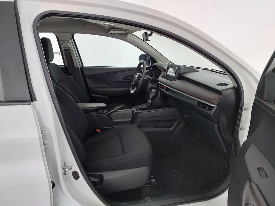 2023 Toyota Yaris  Y 