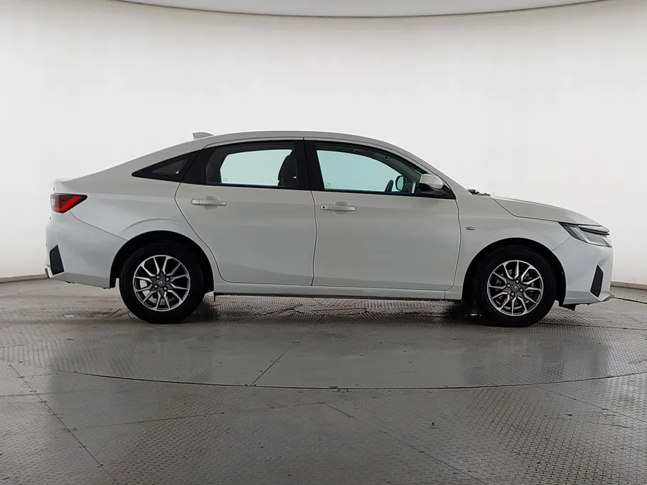 2023 Toyota Yaris  Y 