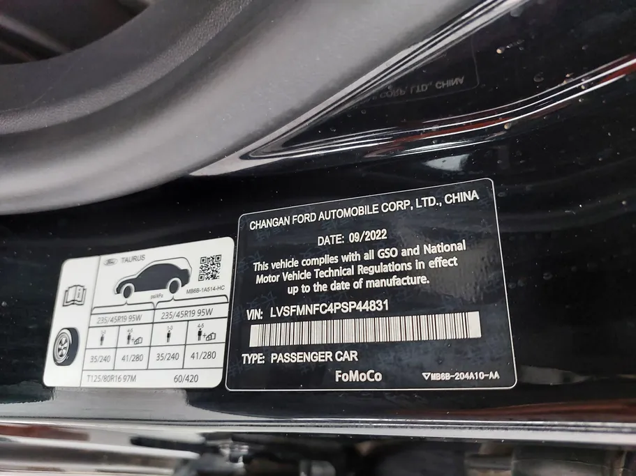 2023 Ford Taurus Titanium 