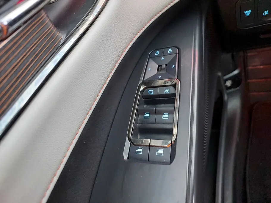 2023 Ford Taurus Titanium 