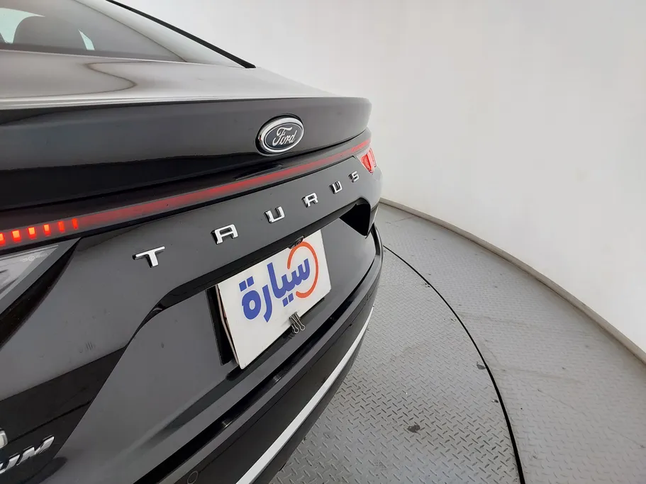 2023 Ford Taurus Titanium 