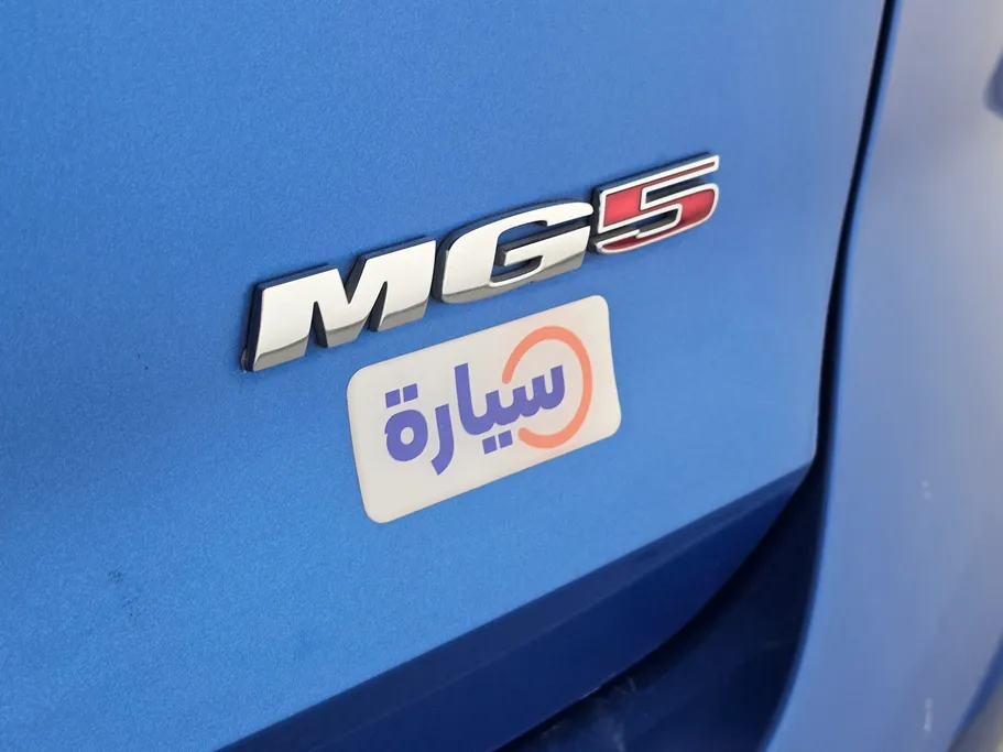 2022 ام جي 5 LUX 