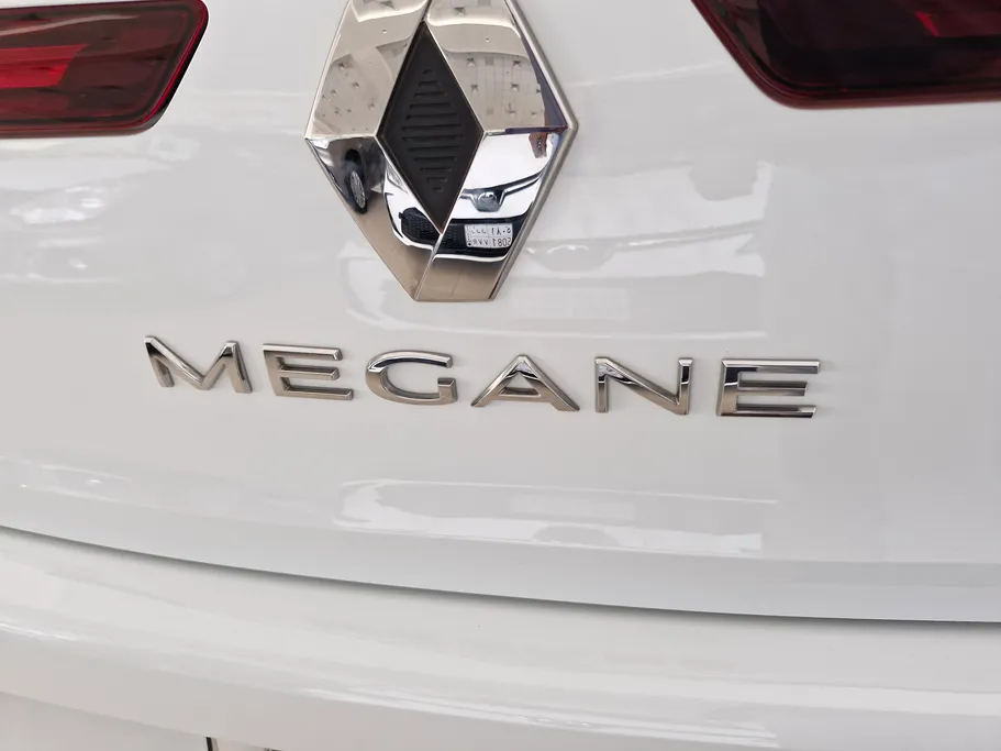 رينو ميجان E 2024 