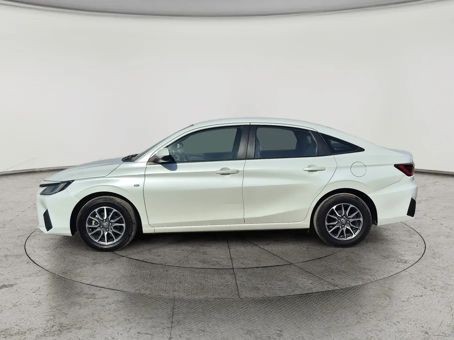 2024 Toyota Yaris  Y 