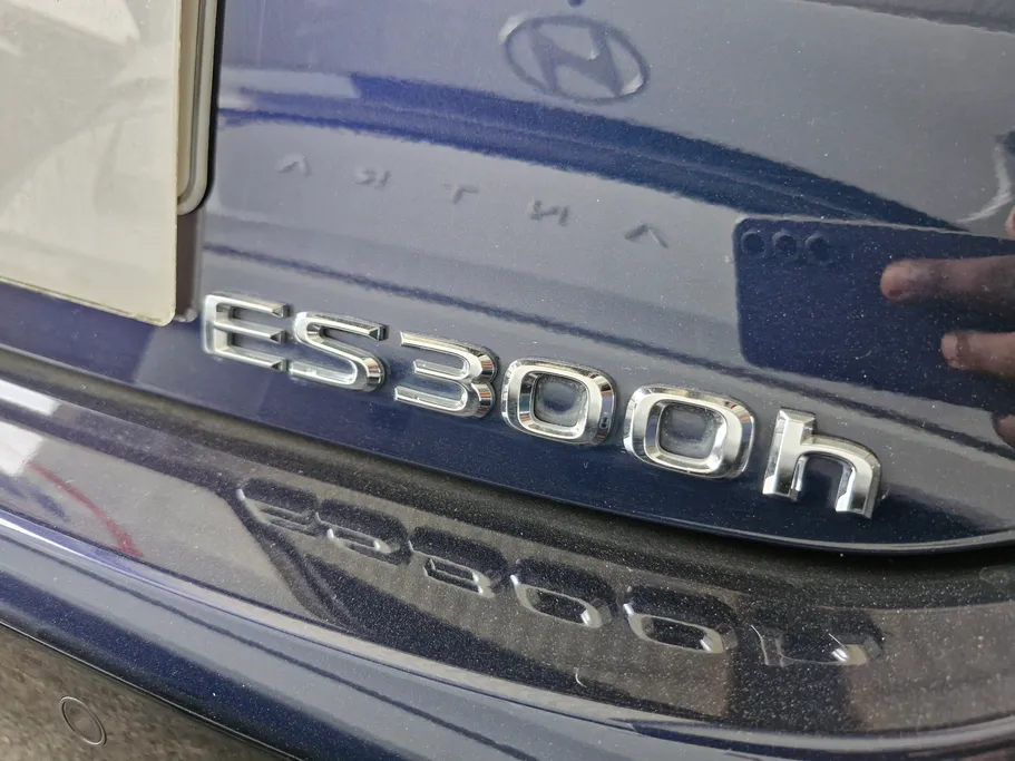 2023 Lexus ES 300 AH Hybrid  
