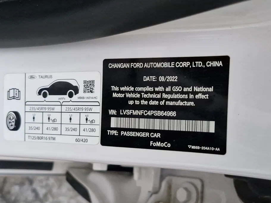 2023 Ford Taurus Titanium 