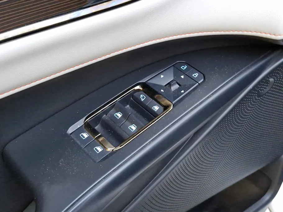 2023 Ford Taurus Titanium 