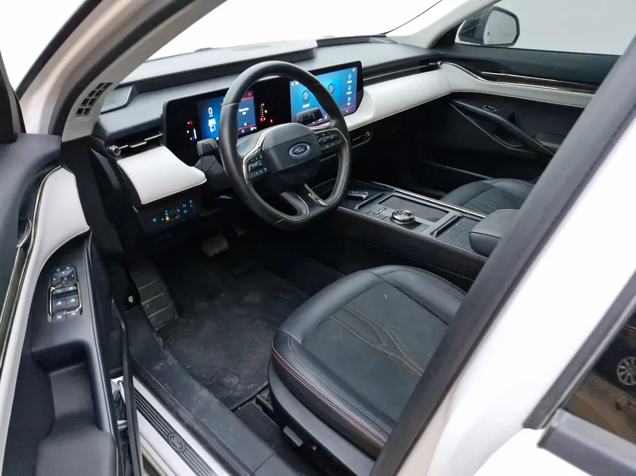 2023 Ford Taurus Titanium 