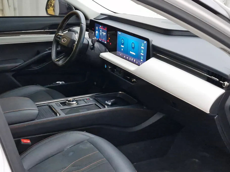 2023 Ford Taurus Titanium 