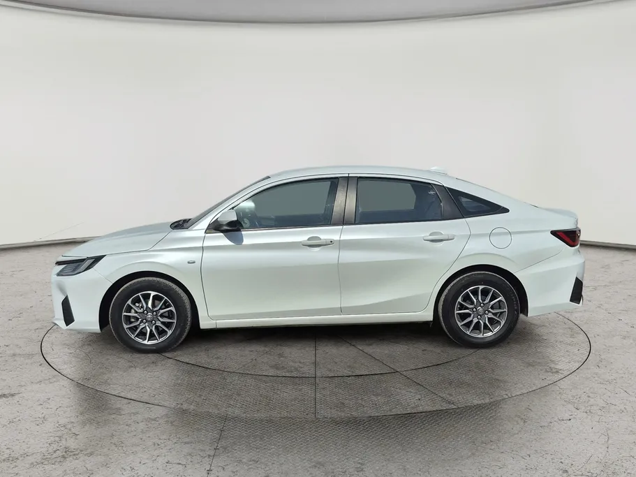 2024 Toyota Yaris  Y 