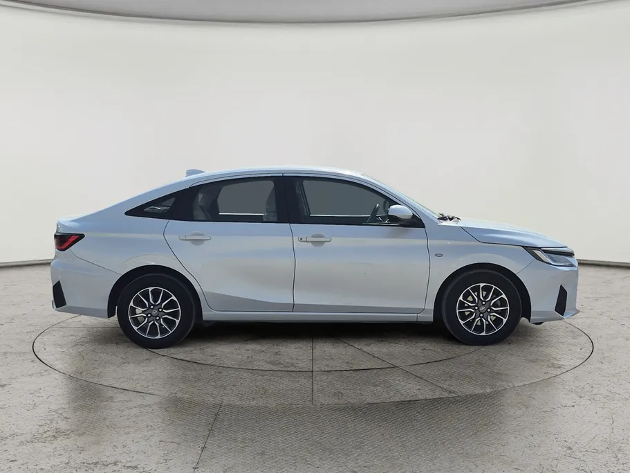 2024 Toyota Yaris  Y 