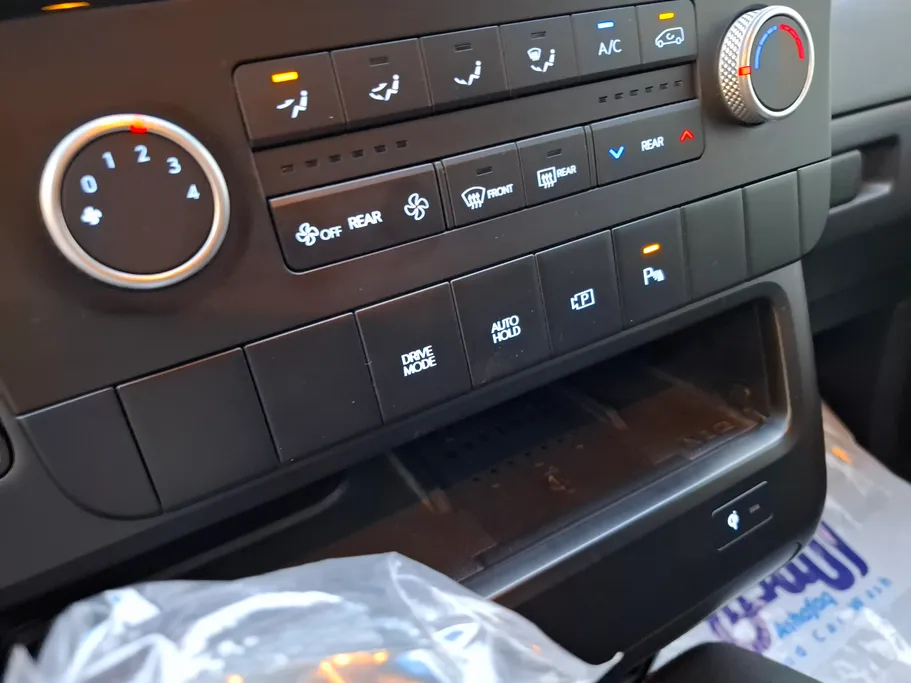 2025 Hyundai Staria Van 