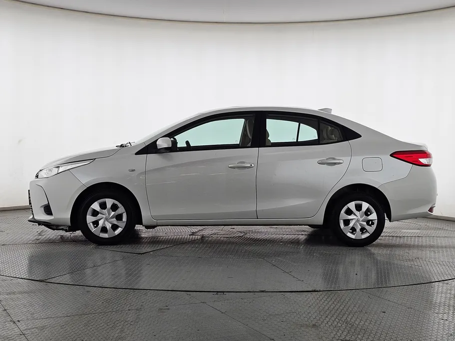 2022 Toyota Yaris  Y 