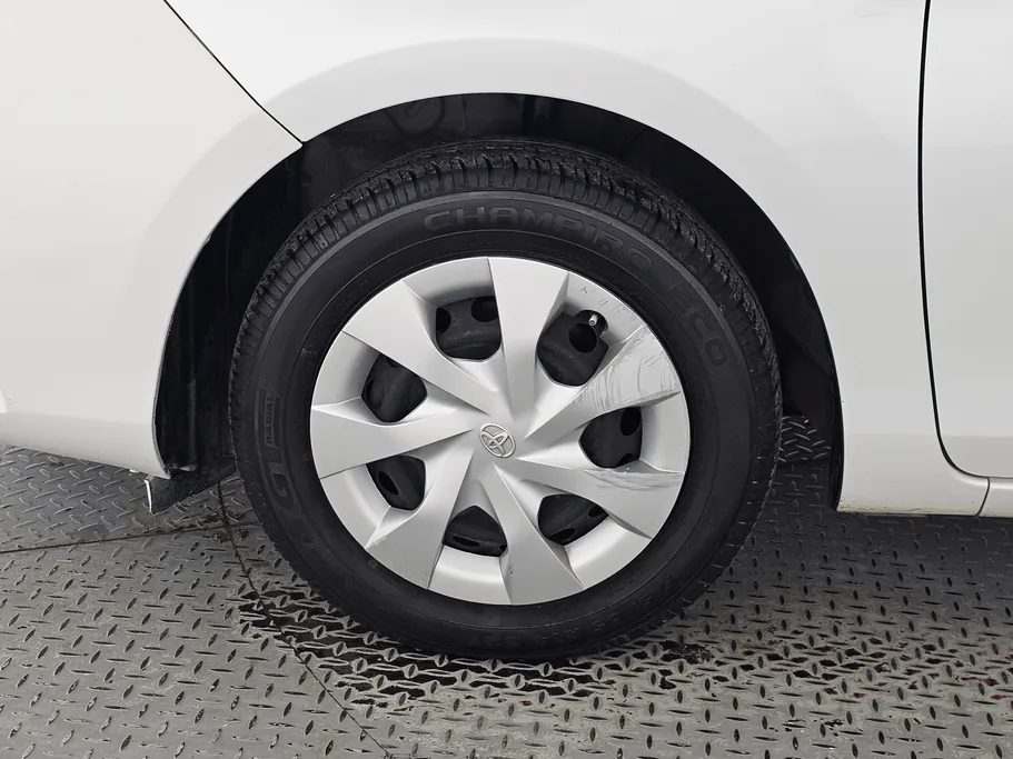 2022 Toyota Yaris  Y 