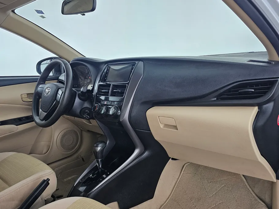 2022 Toyota Yaris  Y 