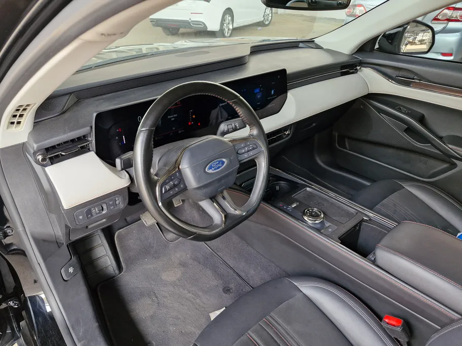2023 Ford Taurus Titanium 