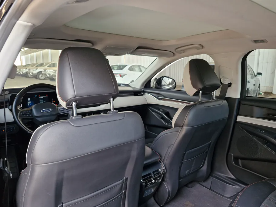 2023 Ford Taurus Titanium 