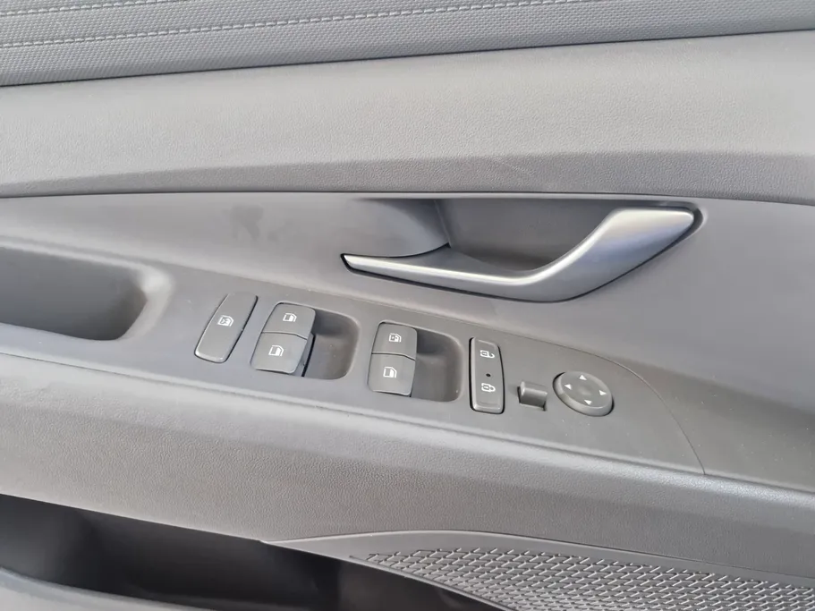 2023 Hyundai Elantra Smart 