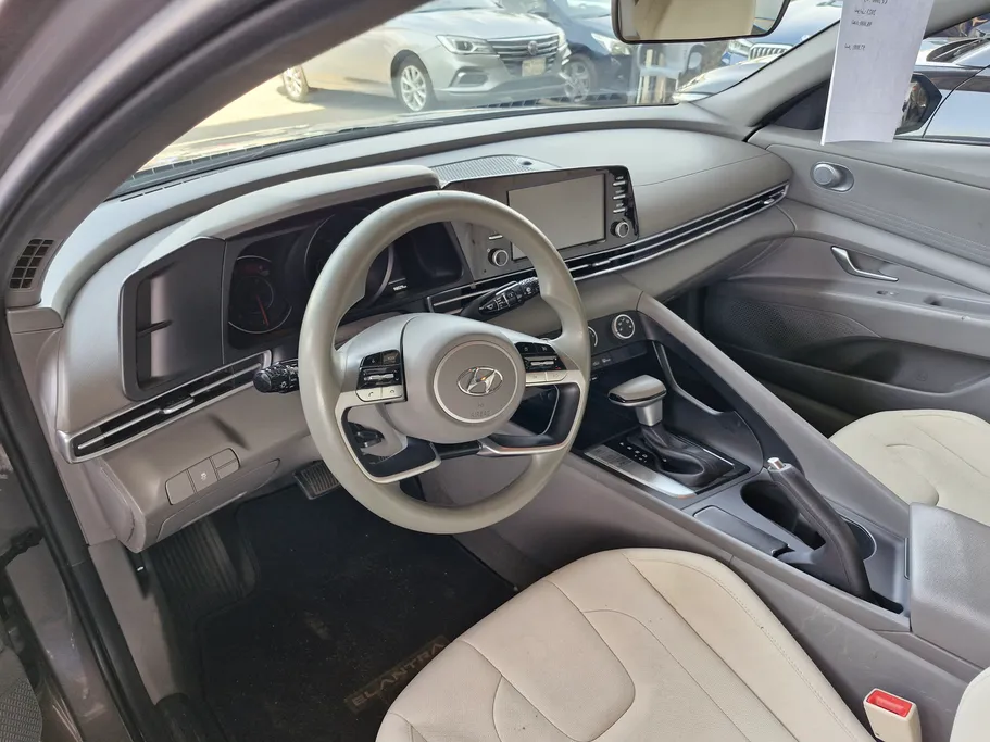 2023 Hyundai Elantra Smart 