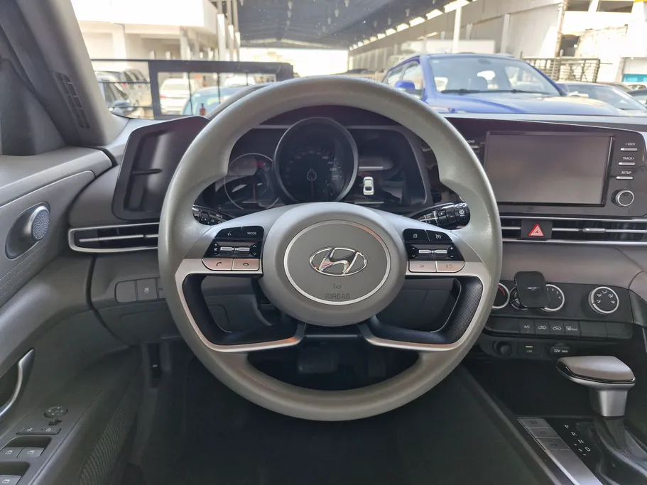 2023 Hyundai Elantra Smart 