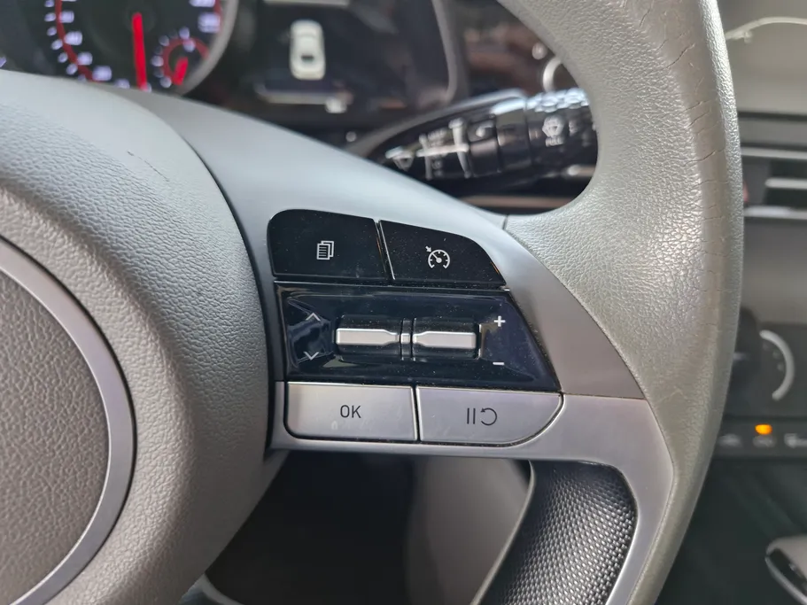 2023 Hyundai Elantra Smart 