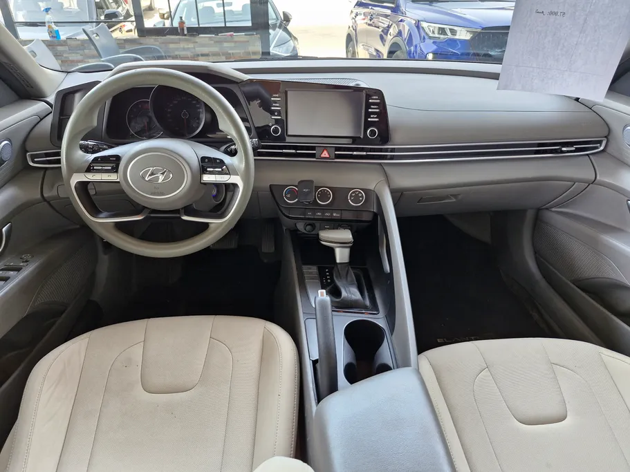 2023 Hyundai Elantra Smart 